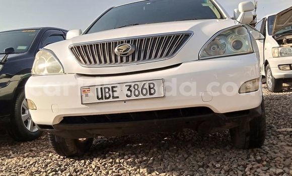 Gura Yakoze Toyota Harrier White Imodoka i Kampala mu Uganda Gura Yakoze Toyota Harrier White Imodoka i Kampala mu Uganda