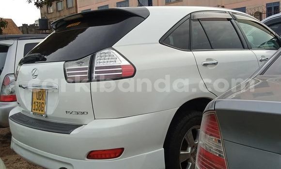 Gura Yakoze Toyota Harrier White Imodoka i Kampala mu Uganda Gura Yakoze Toyota Harrier White Imodoka i Kampala mu Uganda