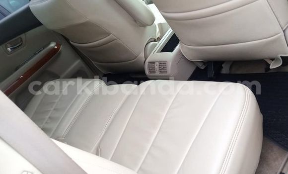 Gura Yakoze Toyota Harrier White Imodoka i Kampala mu Uganda Gura Yakoze Toyota Harrier White Imodoka i Kampala mu Uganda