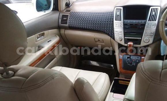 Gura Yakoze Toyota Harrier White Imodoka i Kampala mu Uganda Gura Yakoze Toyota Harrier White Imodoka i Kampala mu Uganda