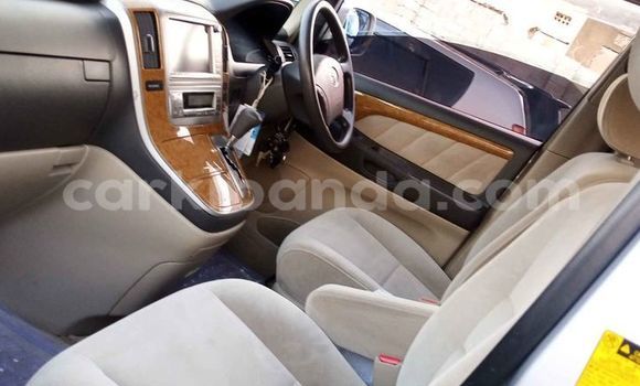 Gura Yakoze Toyota Alphard Silver Imodoka i Kampala mu Uganda Gura Yakoze Toyota Alphard Silver Imodoka i Kampala mu Uganda