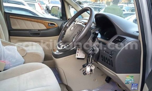 Gura Yakoze Toyota Alphard Silver Imodoka i Kampala mu Uganda Gura Yakoze Toyota Alphard Silver Imodoka i Kampala mu Uganda