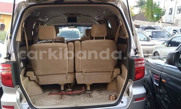 Gura Yakoze Toyota Alphard Silver Imodoka i Kampala mu Uganda Gura Yakoze Toyota Alphard Silver Imodoka i Kampala mu Uganda