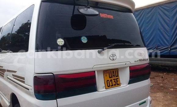 Gura Yakoze Toyota Regius White Imodoka i Arua mu Uganda Gura Yakoze Toyota Regius White Imodoka i Arua mu Uganda