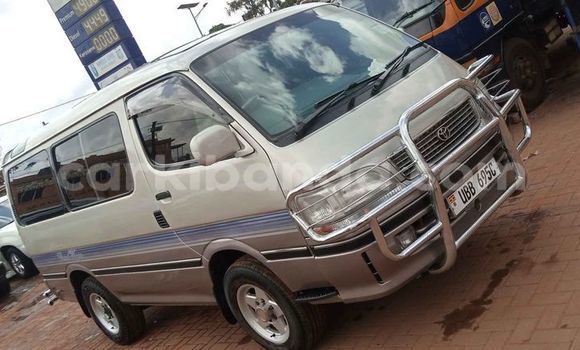 Gura Yakoze Toyota Hiace Beige Imodoka i Kampala mu Uganda