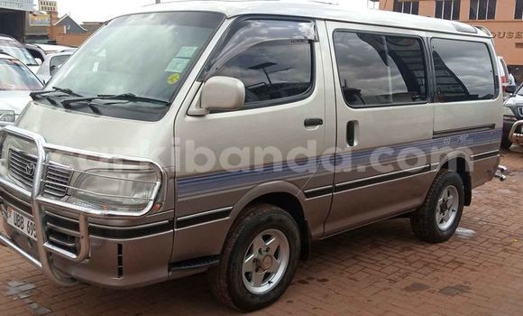 Gura Yakoze Toyota Hiace Beige Imodoka i Kampala mu Uganda Gura Yakoze Toyota Hiace Beige Imodoka i Kampala mu Uganda