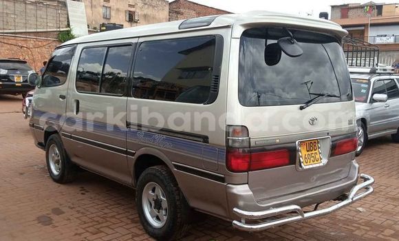 Gura Yakoze Toyota Hiace Beige Imodoka i Kampala mu Uganda Gura Yakoze Toyota Hiace Beige Imodoka i Kampala mu Uganda