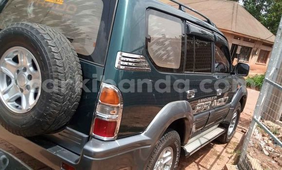 Gura Yakoze Toyota Land Cruiser Green Imodoka i Kampala mu Uganda Gura Yakoze Toyota Land Cruiser Green Imodoka i Kampala mu Uganda