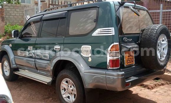 Gura Yakoze Toyota Land Cruiser Green Imodoka i Kampala mu Uganda Gura Yakoze Toyota Land Cruiser Green Imodoka i Kampala mu Uganda