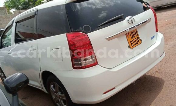 Gura Yakoze Toyota Wish White Imodoka i Kampala mu Uganda Gura Yakoze Toyota Wish White Imodoka i Kampala mu Uganda