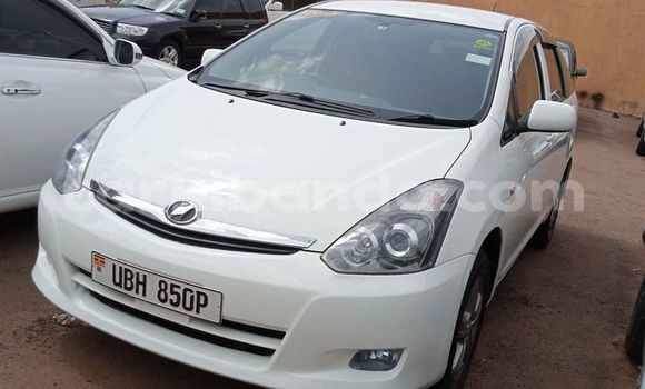 Gura Yakoze Toyota Wish White Imodoka i Kampala mu Uganda Gura Yakoze Toyota Wish White Imodoka i Kampala mu Uganda