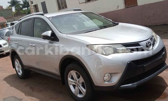 Gura Yakoze Toyota RAV4 Silver Imodoka i Kampala mu Uganda