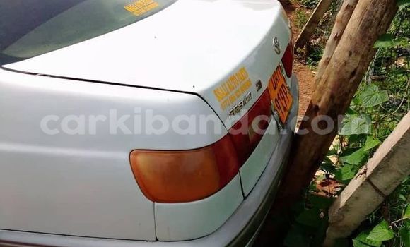 Gura Yakoze Toyota Premio White Imodoka i Kampala mu Uganda Gura Yakoze Toyota Premio White Imodoka i Kampala mu Uganda