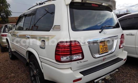 Gura Yakoze Toyota Land Cruiser White Imodoka i Kampala mu Uganda Gura Yakoze Toyota Land Cruiser White Imodoka i Kampala mu Uganda