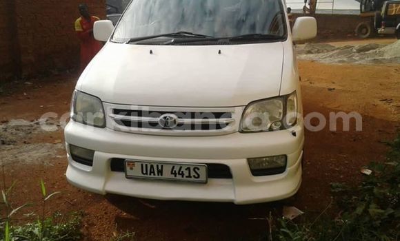 Nunua Ilio tumika Toyota Noah Nyeupe Gari ndani ya Kampala nchini Uganda Nunua Ilio tumika Toyota Noah Nyeupe Gari ndani ya Kampala nchini Uganda