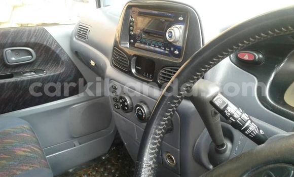 Nunua Ilio tumika Toyota Noah Nyeupe Gari ndani ya Kampala nchini Uganda Nunua Ilio tumika Toyota Noah Nyeupe Gari ndani ya Kampala nchini Uganda
