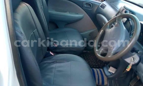 Gura Yakoze Toyota Raum White Imodoka i Kampala mu Uganda Gura Yakoze Toyota Raum White Imodoka i Kampala mu Uganda