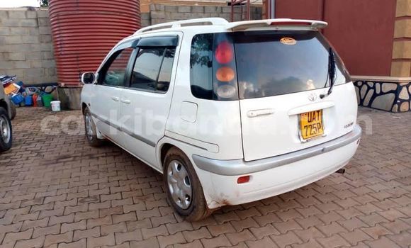 Gura Yakoze Toyota Raum White Imodoka i Kampala mu Uganda Gura Yakoze Toyota Raum White Imodoka i Kampala mu Uganda