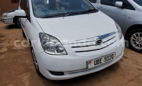 Gura Yakoze Toyota Spacio White Imodoka i Kampala mu Uganda