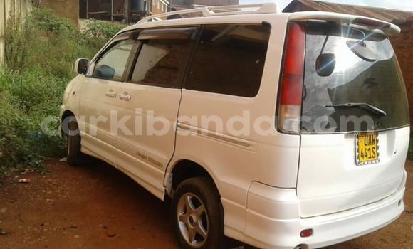 Nunua Ilio tumika Toyota Noah Nyeupe Gari ndani ya Kampala nchini Uganda Nunua Ilio tumika Toyota Noah Nyeupe Gari ndani ya Kampala nchini Uganda