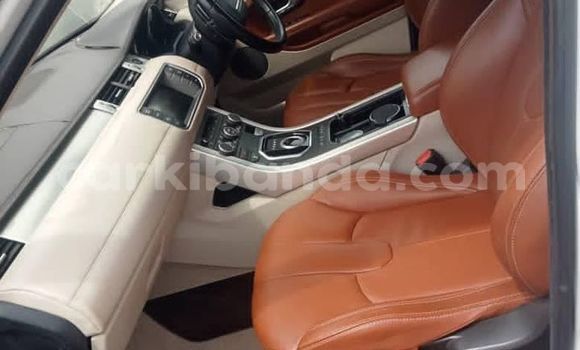 Gura Yakoze Land Rover Range Rover Evoque White Imodoka i Kampala mu Uganda Gura Yakoze Land Rover Range Rover Evoque White Imodoka i Kampala mu Uganda
