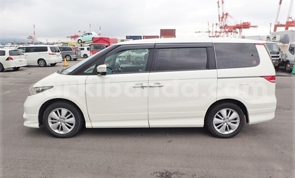 Buy Used Honda Elysion White Car in Kampala in Uganda