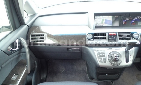 Gura Yakoze Honda Elysion White Imodoka i Kampala mu Uganda Gura Yakoze Honda Elysion White Imodoka i Kampala mu Uganda