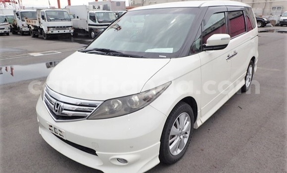 Gura Yakoze Honda Elysion White Imodoka i Kampala mu Uganda Gura Yakoze Honda Elysion White Imodoka i Kampala mu Uganda
