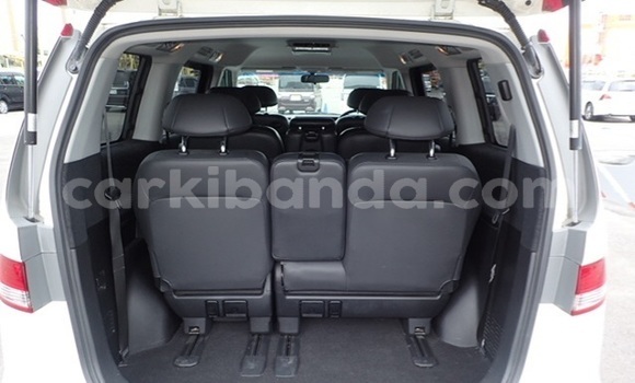 Gura Yakoze Honda Elysion White Imodoka i Kampala mu Uganda Gura Yakoze Honda Elysion White Imodoka i Kampala mu Uganda