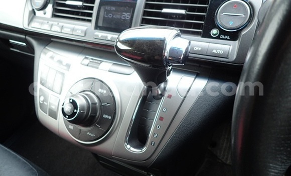 Gura Yakoze Honda Elysion White Imodoka i Kampala mu Uganda Gura Yakoze Honda Elysion White Imodoka i Kampala mu Uganda