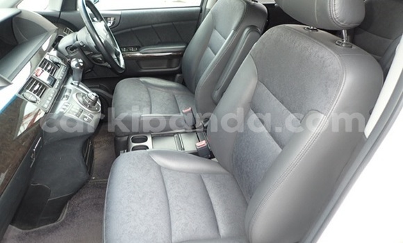 Gura Yakoze Honda Elysion White Imodoka i Kampala mu Uganda Gura Yakoze Honda Elysion White Imodoka i Kampala mu Uganda