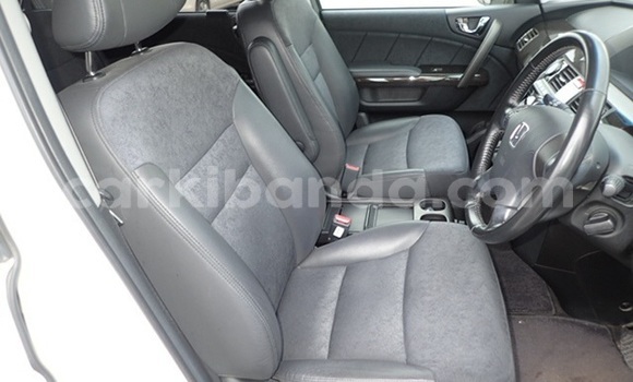 Gura Yakoze Honda Elysion White Imodoka i Kampala mu Uganda Gura Yakoze Honda Elysion White Imodoka i Kampala mu Uganda