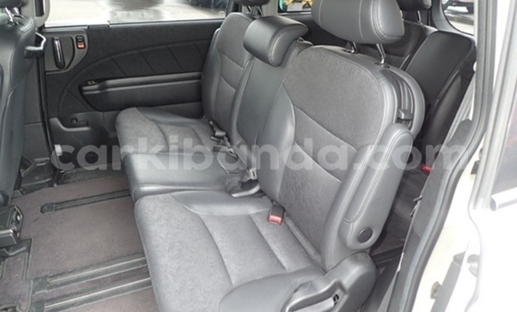 Gura Yakoze Honda Elysion White Imodoka i Kampala mu Uganda Gura Yakoze Honda Elysion White Imodoka i Kampala mu Uganda