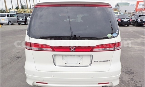 Gura Yakoze Honda Elysion White Imodoka i Kampala mu Uganda Gura Yakoze Honda Elysion White Imodoka i Kampala mu Uganda