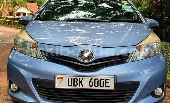 Acheter Occasion Voiture Toyota Vitz Bleu à Kampala, Ouganda Acheter Occasion Voiture Toyota Vitz Bleu à Kampala, Ouganda
