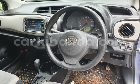 Acheter Occasion Voiture Toyota Vitz Bleu à Kampala, Ouganda Acheter Occasion Voiture Toyota Vitz Bleu à Kampala, Ouganda