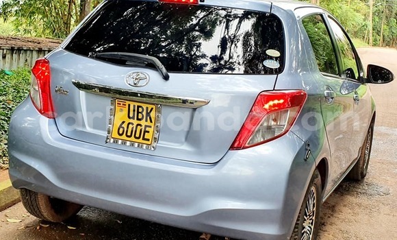 Acheter Occasion Voiture Toyota Vitz Bleu à Kampala, Ouganda Acheter Occasion Voiture Toyota Vitz Bleu à Kampala, Ouganda