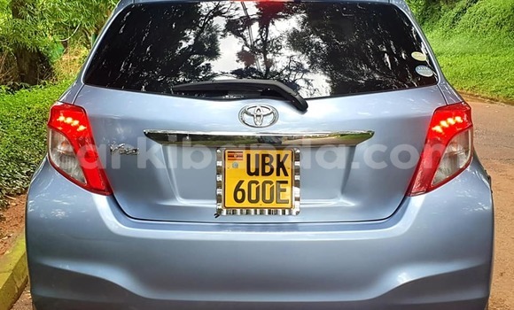 Acheter Occasion Voiture Toyota Vitz Bleu à Kampala, Ouganda Acheter Occasion Voiture Toyota Vitz Bleu à Kampala, Ouganda