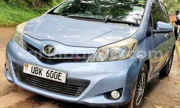 Acheter Occasion Voiture Toyota Vitz Bleu à Kampala, Ouganda Acheter Occasion Voiture Toyota Vitz Bleu à Kampala, Ouganda