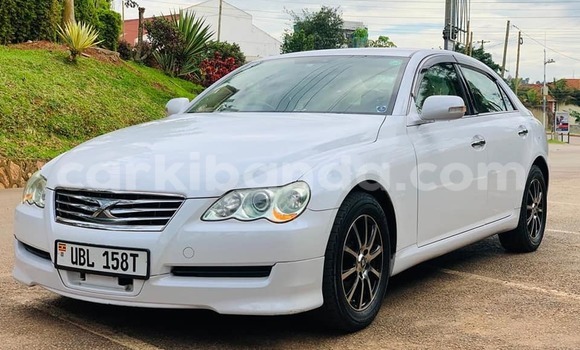 Acheter Occasion Voiture Toyota Mark X Blanc à Kampala, Ouganda
