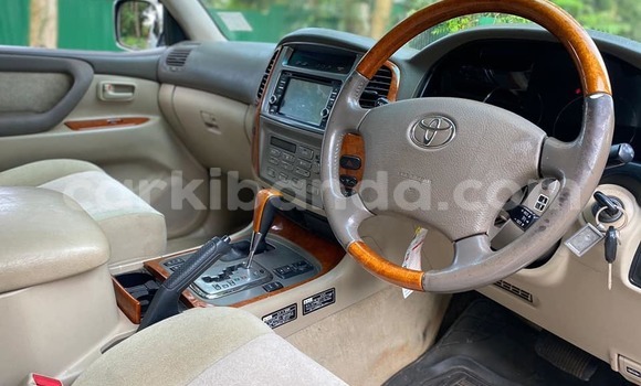 Acheter Occasion Voiture Toyota Land Cruiser Prado Blanc à Kampala, Ouganda Acheter Occasion Voiture Toyota Land Cruiser Prado Blanc à Kampala, Ouganda