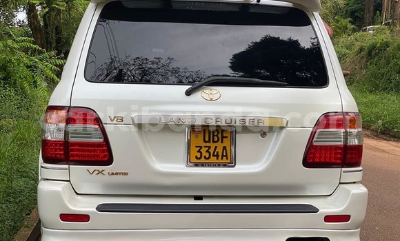 Acheter Occasion Voiture Toyota Land Cruiser Prado Blanc à Kampala, Ouganda Acheter Occasion Voiture Toyota Land Cruiser Prado Blanc à Kampala, Ouganda