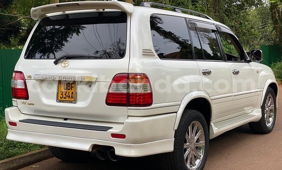 Acheter Occasion Voiture Toyota Land Cruiser Prado Blanc à Kampala, Ouganda Acheter Occasion Voiture Toyota Land Cruiser Prado Blanc à Kampala, Ouganda