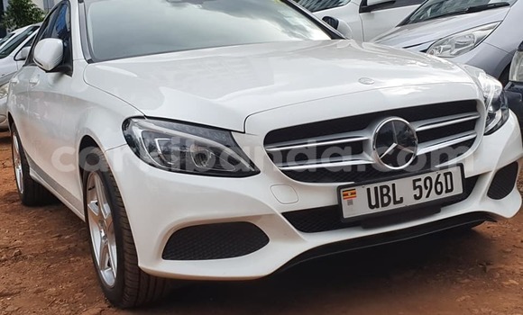 Acheter Occasion Voiture Mercedes-Benz C-Classe Blanc à Kampala, Ouganda Acheter Occasion Voiture Mercedes-Benz C-Classe Blanc à Kampala, Ouganda