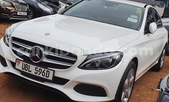 Acheter Occasion Voiture Mercedes-Benz C-Classe Blanc à Kampala, Ouganda Acheter Occasion Voiture Mercedes-Benz C-Classe Blanc à Kampala, Ouganda