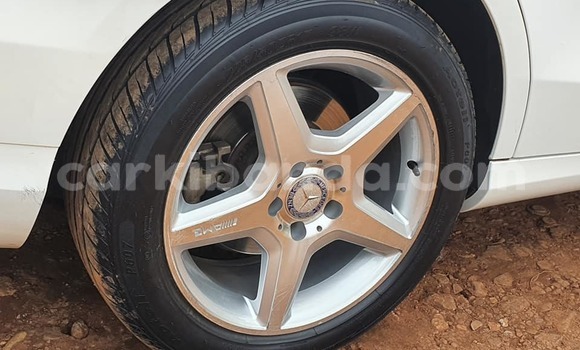 Acheter Occasion Voiture Mercedes-Benz C-Classe Blanc à Kampala, Ouganda Acheter Occasion Voiture Mercedes-Benz C-Classe Blanc à Kampala, Ouganda