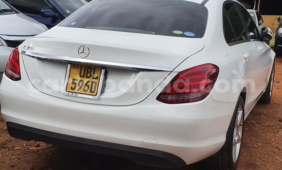 Acheter Occasion Voiture Mercedes-Benz C-Classe Blanc à Kampala, Ouganda Acheter Occasion Voiture Mercedes-Benz C-Classe Blanc à Kampala, Ouganda