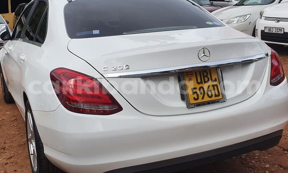 Acheter Occasion Voiture Mercedes-Benz C-Classe Blanc à Kampala, Ouganda Acheter Occasion Voiture Mercedes-Benz C-Classe Blanc à Kampala, Ouganda