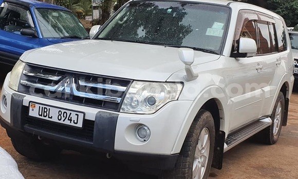Acheter Occasion Voiture Mitsubishi Pajero Blanc à Kampala, Ouganda Acheter Occasion Voiture Mitsubishi Pajero Blanc à Kampala, Ouganda