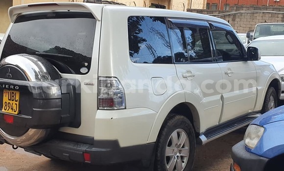 Acheter Occasion Voiture Mitsubishi Pajero Blanc à Kampala, Ouganda Acheter Occasion Voiture Mitsubishi Pajero Blanc à Kampala, Ouganda